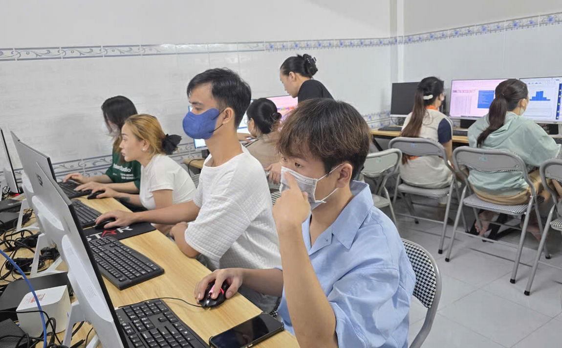 Mục Tiêu Khóa Học AI Dành Cho Người Đi Làm Văn Phòng