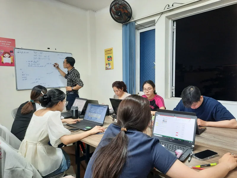 Các Ứng Dụng Văn Phòng Cốt Lõi