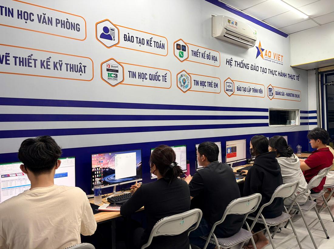 Những Ai Cần Tham Gia Khóa Học Claude Cowork Này